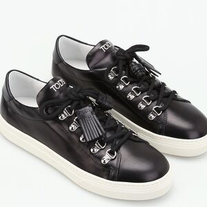 EUC Designer women’s Tod’s Sneakers 39.5 (9 1/2) black with tassel